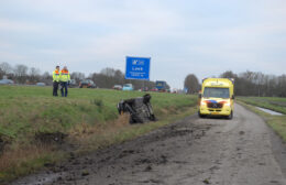 Auto beland in sloot naast A7 Video