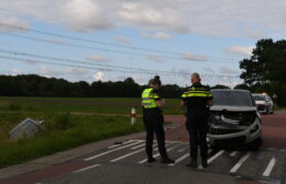 Auto’s botsen op kruising in Grootegast Video