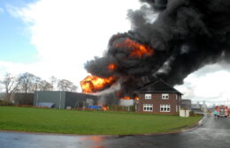 Waterschap draait zelf op voor opruimkosten na brand bij bedrijf in Marum