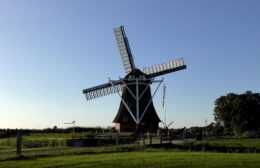 Brandweer Grootegast oefent bij “De Eendracht” Video