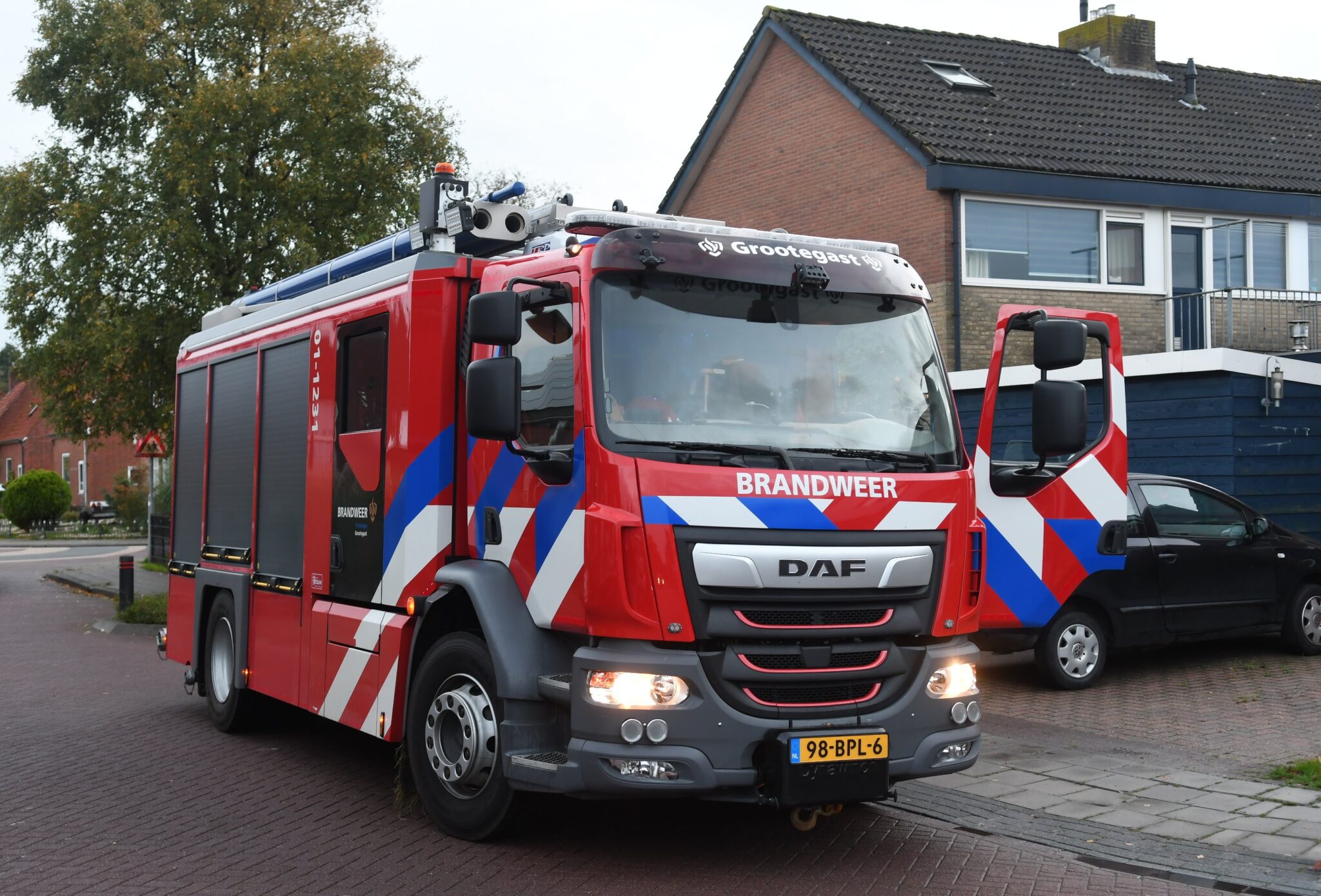 Brandweer onderzoekt vreemde lucht in Grootegast
