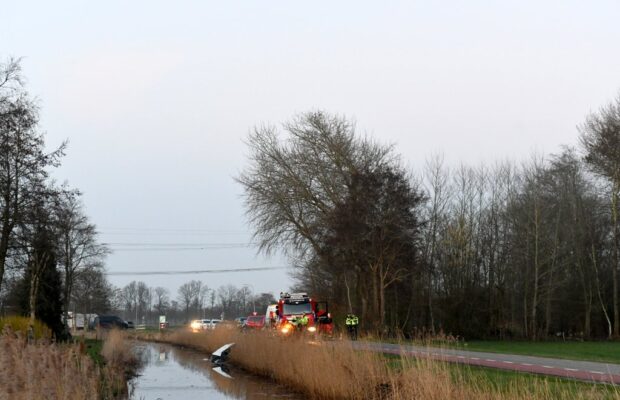 Zwaar gewonde bij ongeval op Kaleweg in Doezum Video