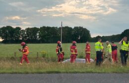 Auto belandt in sloot langs A7