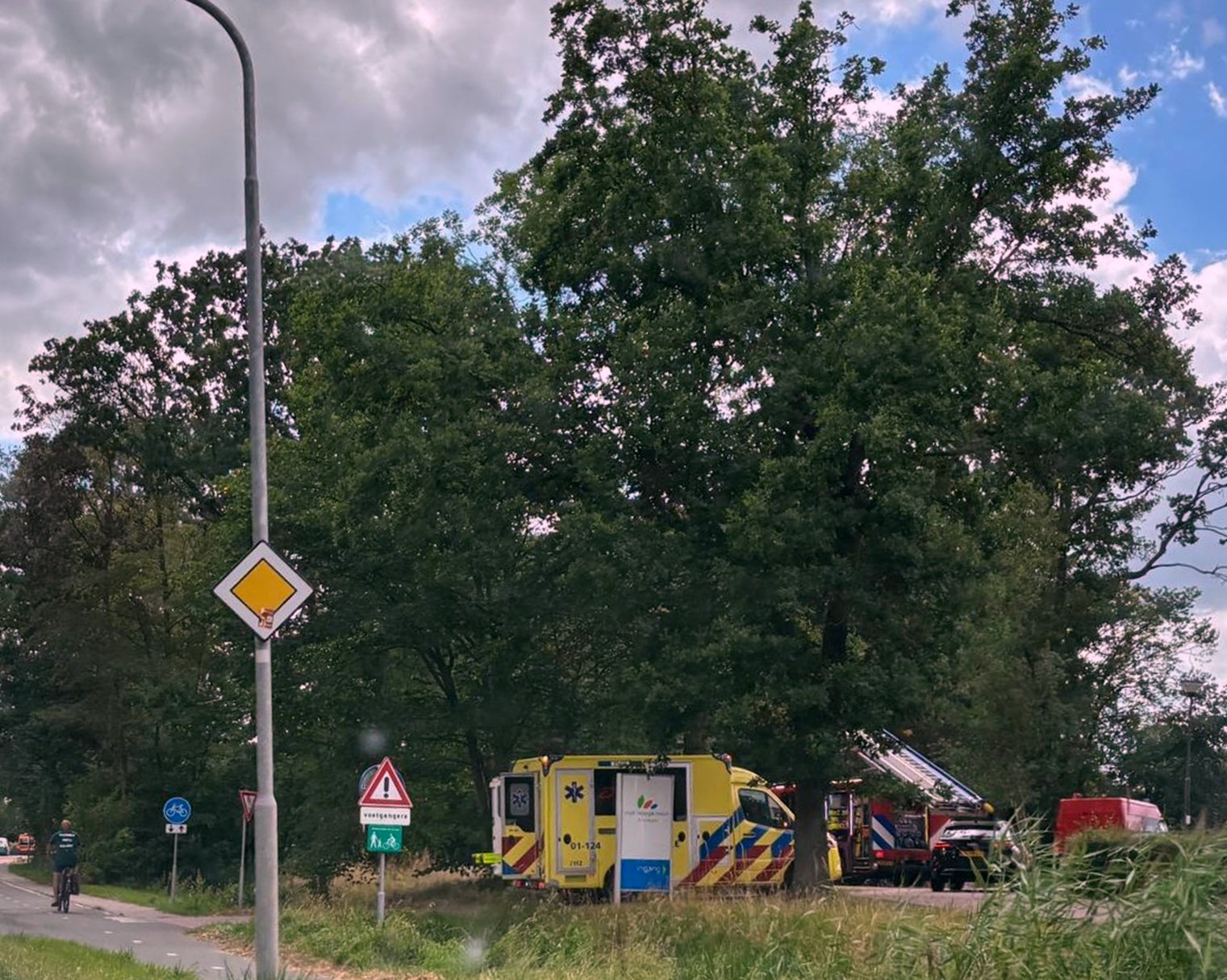 Scootmobiel raakt te water in Grootegast
