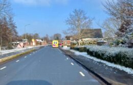 Auto’s botsen op Provincialeweg bij Doezum