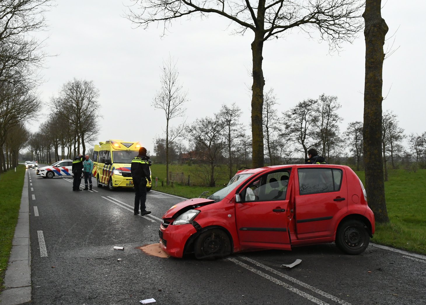 Automobiliste gewond bij éénzijdig ongeval in Oldekerk