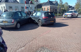 Auto’s botsen op Hoendiep bij Enumatil