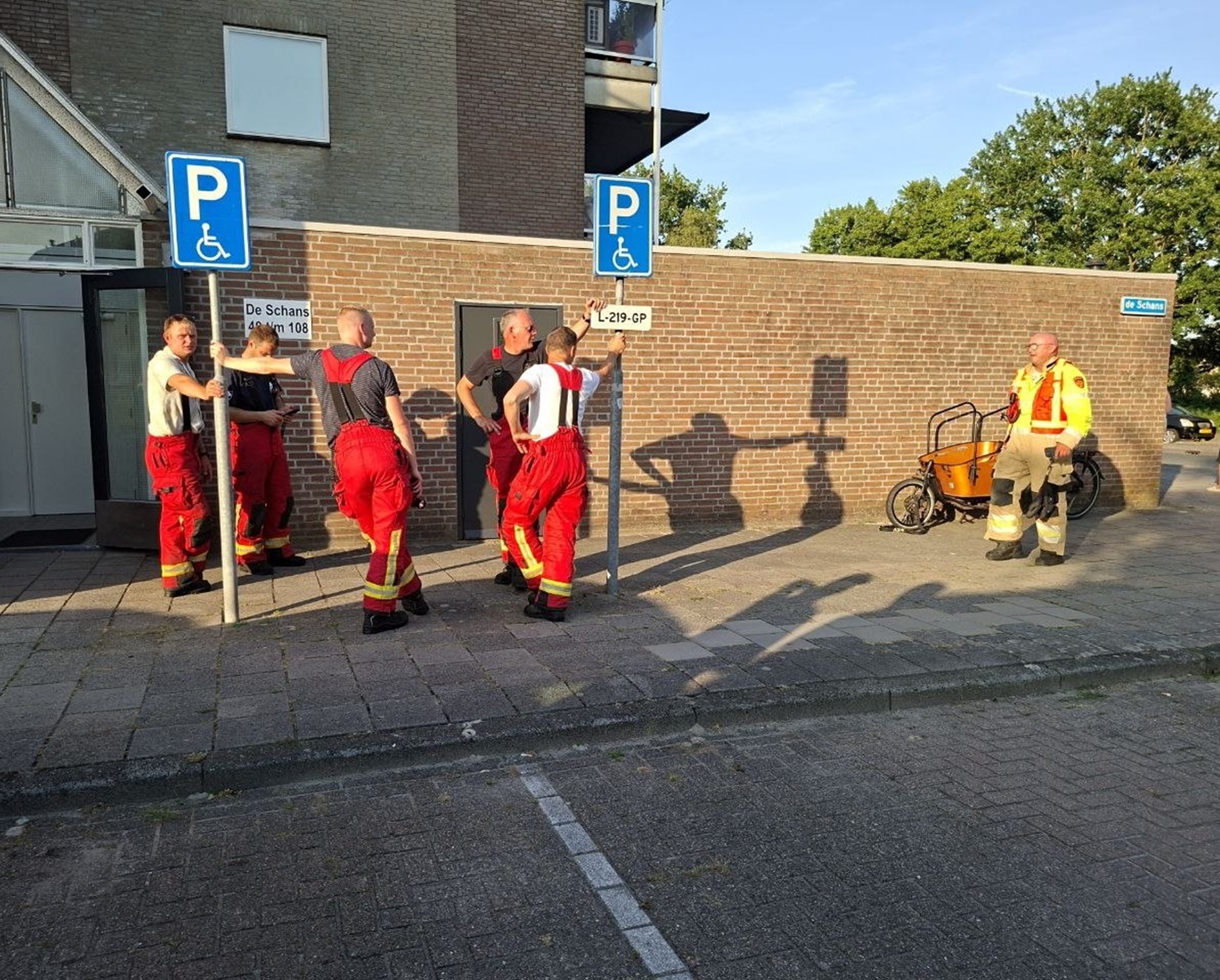 Brandweer gealarmeerd voor vastgelopen lift in Leek