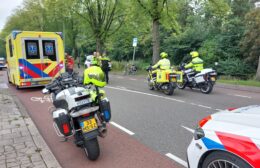 Ernstig ongeval tussen auto en fietser in Groningen, traumahelikopter ingezet