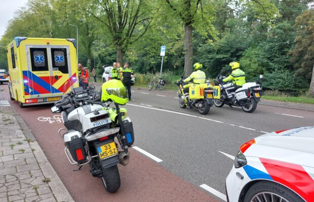 Ernstig ongeval tussen auto en fietser in Groningen, traumahelikopter ingezet