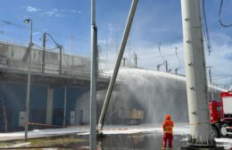 Brandweerkorpsen Grootegast en Scheemda ingezet bij grote brand in verdeelstation in Meeden