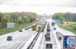 Voertuigen botsen op A7 bij Frieschepalen