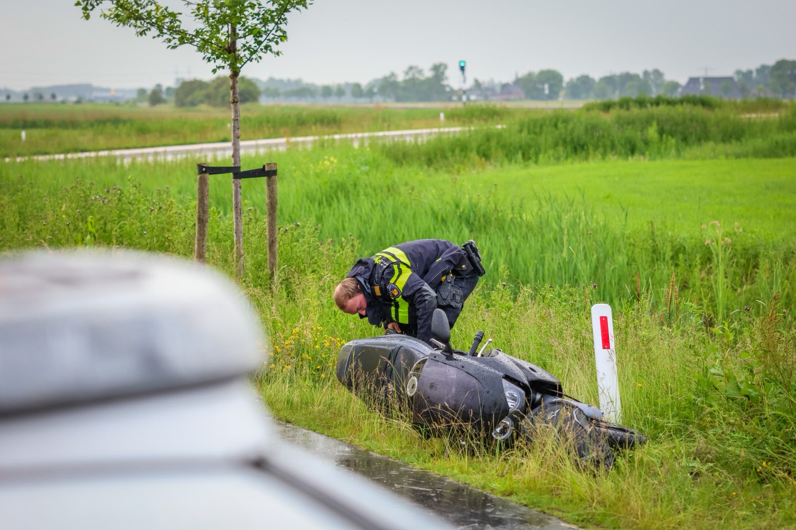 Motorrijder belandt in sloot bij éénzijdig ongeval in Den Horn