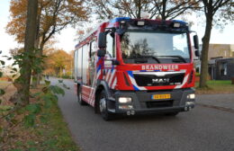 Brandweer Roden blust brand in hoogwerker