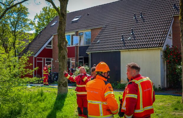 Uitslaande brand in woning aan de Koperwiek in Zuidhorn: geen gewonden