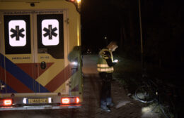 Fietser gewond na aanrijding met auto op kruising in Leek