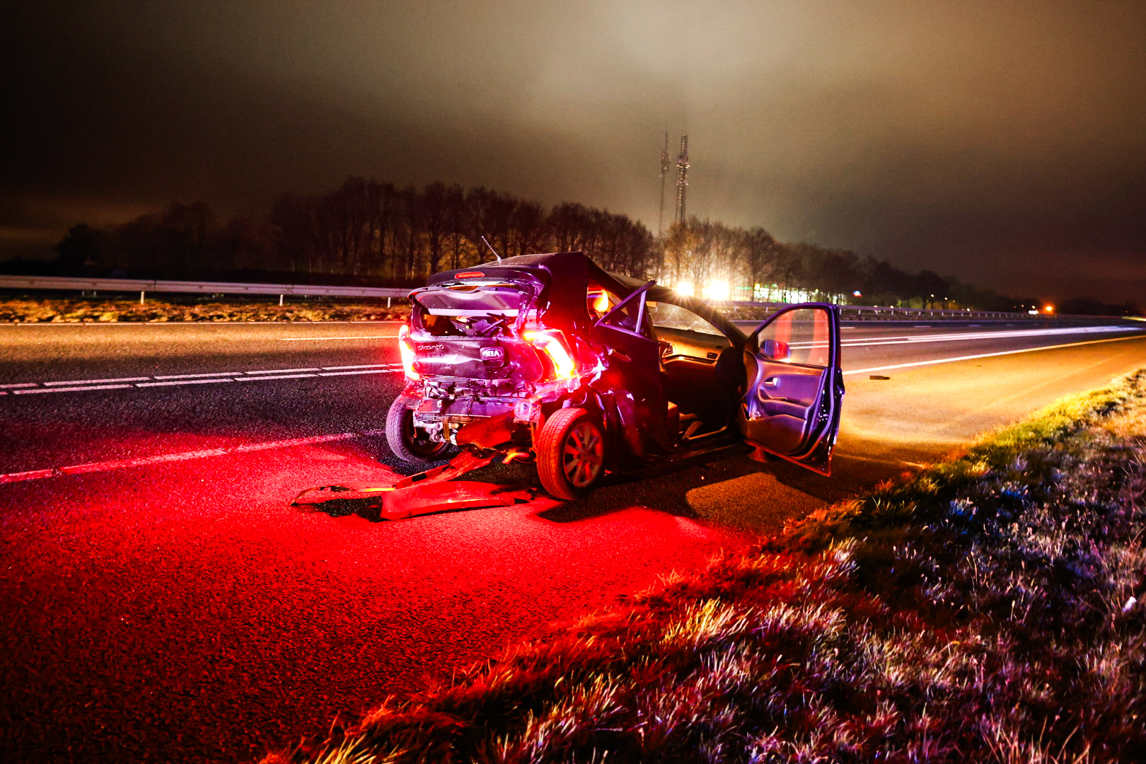 Auto eindigt in greppel op A7, inzittenden slaan op de vlucht