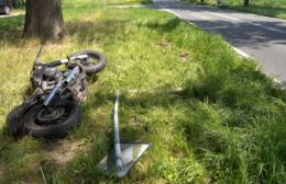 Motorrijder botst op verkeersbord op N919 Video