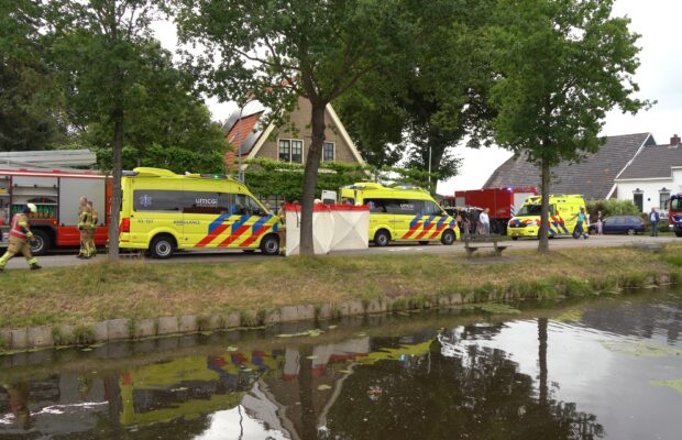 Hulpdiensten rukken massaal uit voor brand in Bovensmilde Video