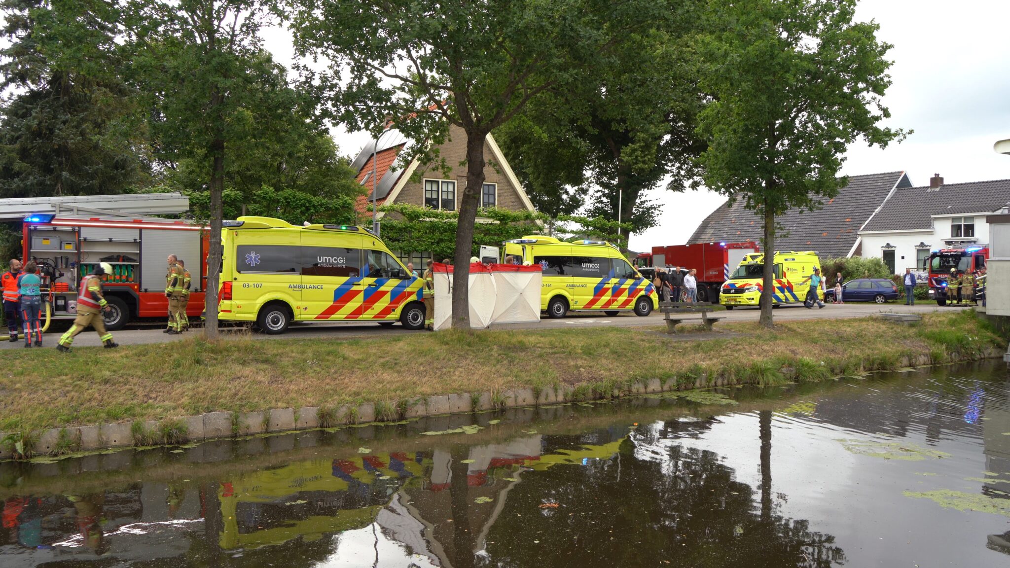 Hulpdiensten rukken massaal uit voor brand in Bovensmilde
