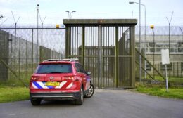 Meerdere brandweer voertuigen naar brand in P.I. Norgerhaven Video