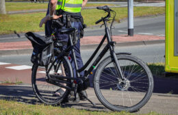 Fietser en auto botsen in Roden