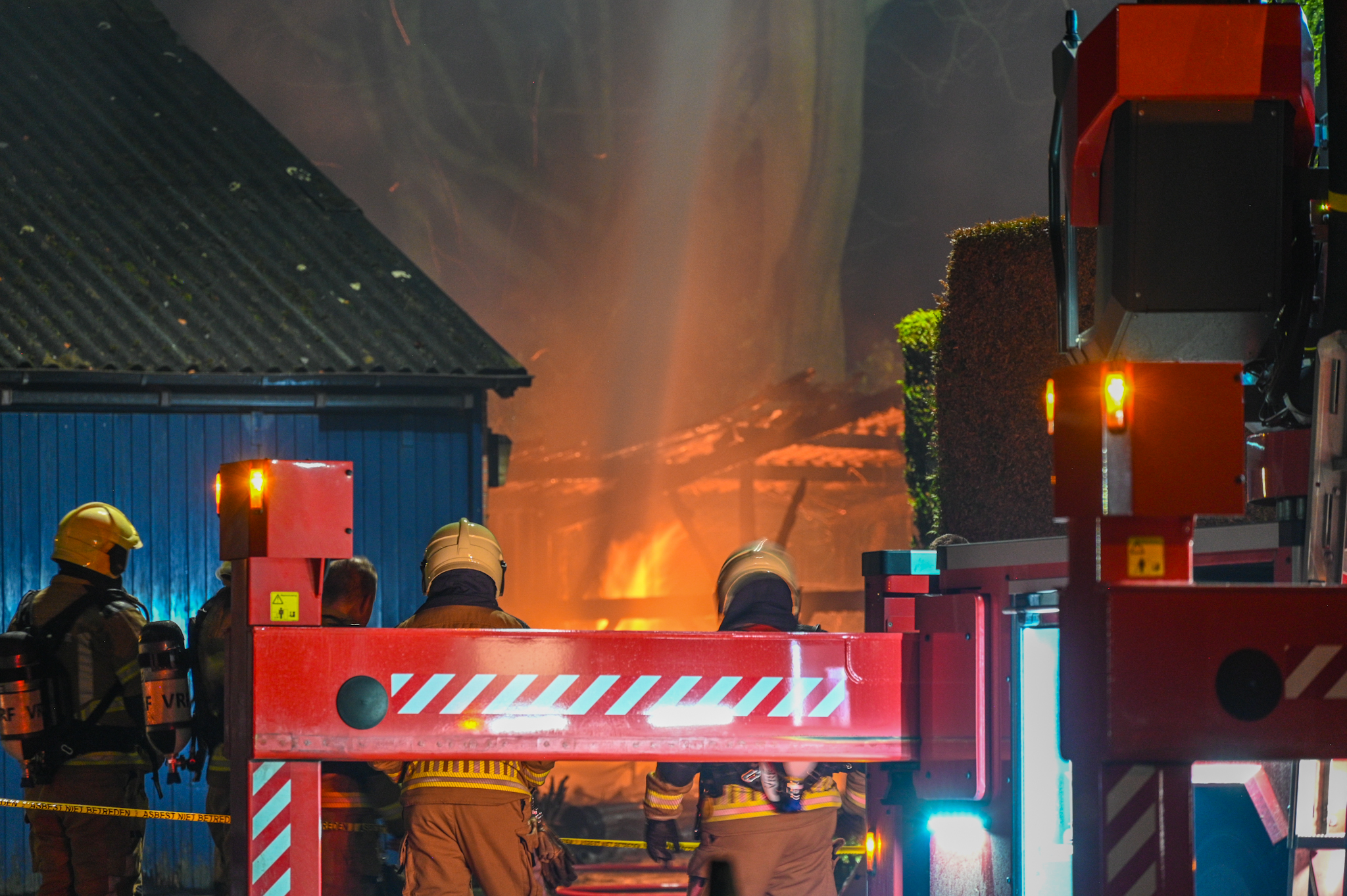 Caravanbrand slaat over naar loods in Rottevalle