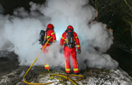 Brandweer Grootegast blust autobrand in Lucaswolde