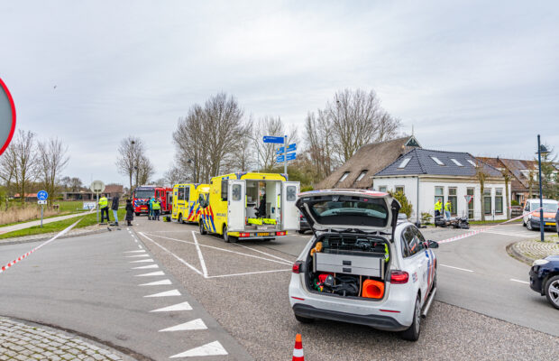 Twee gewonden bij ongeval tussen auto en motor bij Grijpskerk