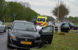 Twee gewonden bij verkeersongeval in Veenhuizen Video