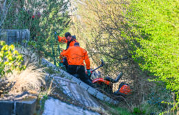 Zitmaaier in de sloot, bestuurder gewond