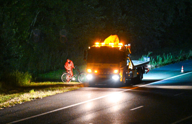 Fietser van A7 gehaald bij Nuis, bergingsbedrijf haalt fiets uit berm