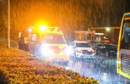 Twee auto’s botsen op Molenweg in Surhuisterveen