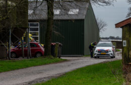 Politie met kogelwerende vesten bij melding schietpartij in Opende