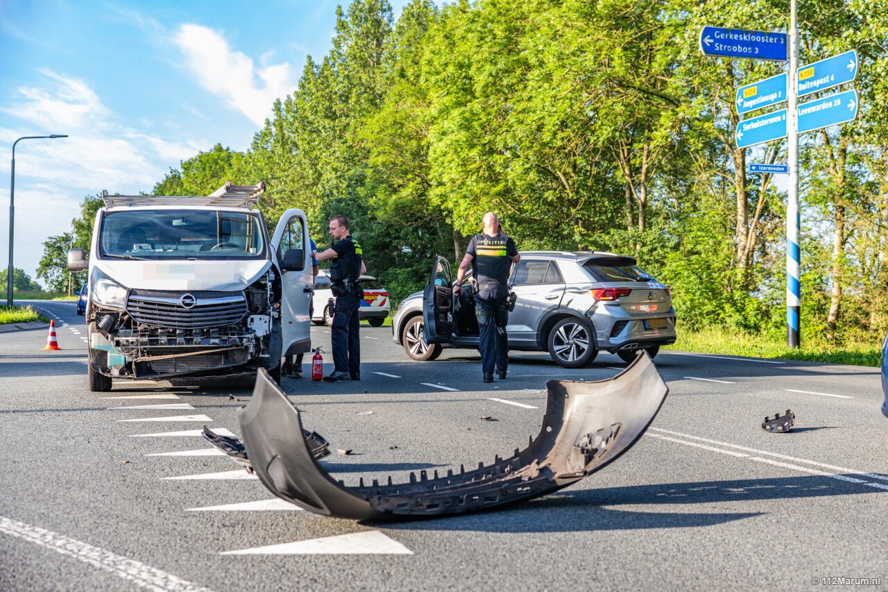 Voorrangsfout leidt tot aanrijding op kruising in Augustinusga