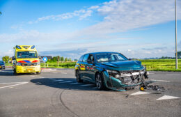 Auto te water op N355 bij Grijpskerk