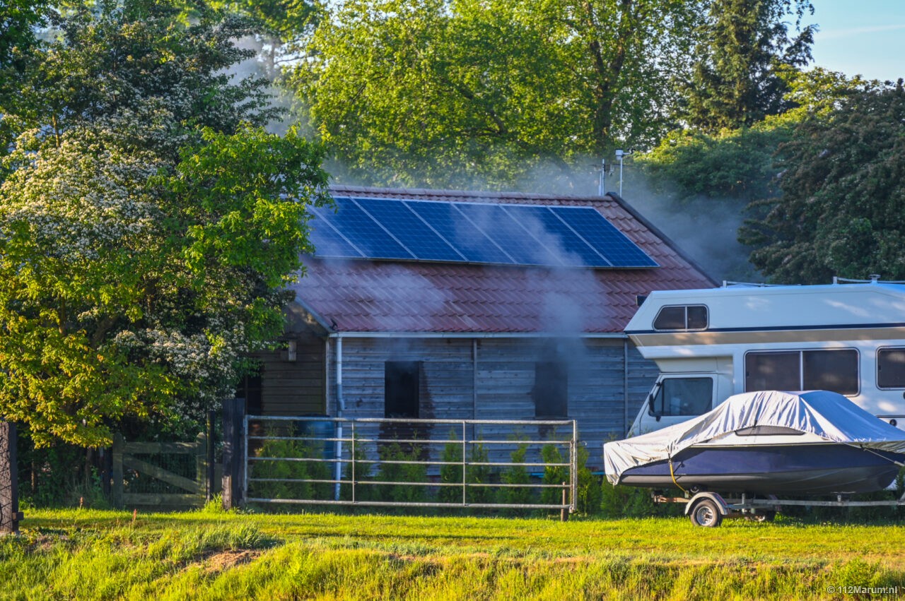 Schuur brand uit in Frieschepalen