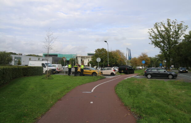 Scooter en auto botsen in Roden