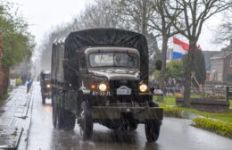 Historische legervoertuigen toeren door het Westerkwartier