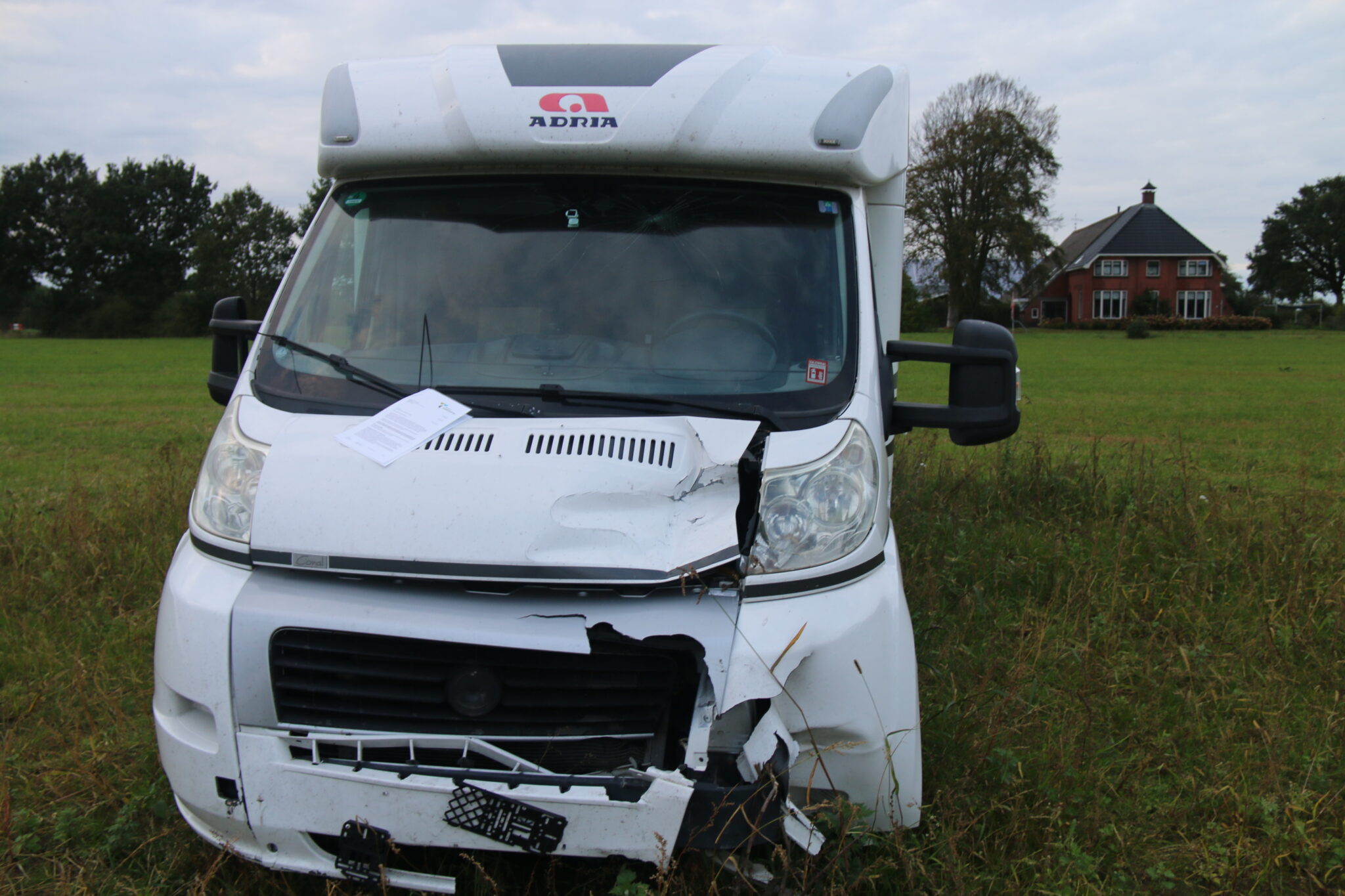 Defecte camper moet weg uit Leek