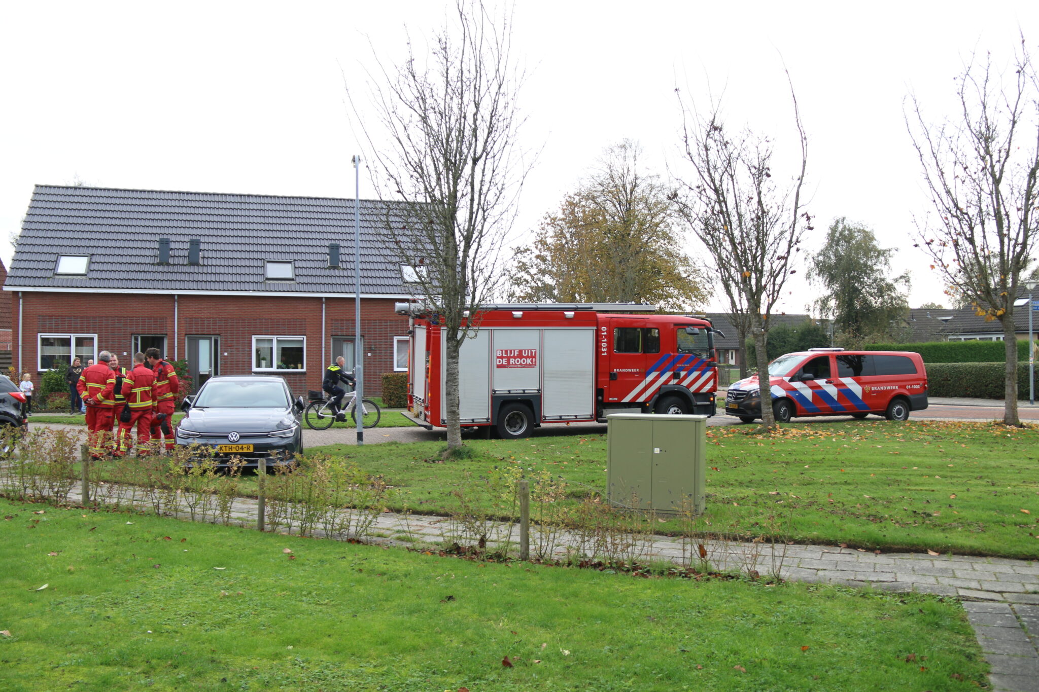 Brandweer onderzoekt gaslucht in woning aan de Wolveschans in Leek