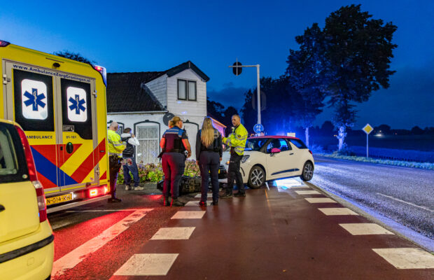 Scooter en auto botsen in Grijpskerk