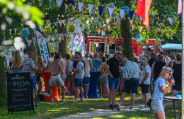 Ondanks tropische hitte trekt zomerfair Zevenhuizen veel bezoekers