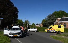 Twee auto’s botsen op kruising in Opende, geen gewonden