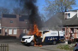 Bedrijfsbus gaat verloren bij brand in Marum Video