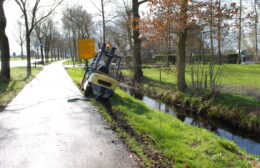 Heftruck net niet in de sloot bij Kornhorn