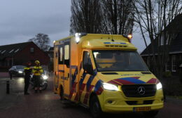 Fietser (licht) gewond bij aanrijding in Marum