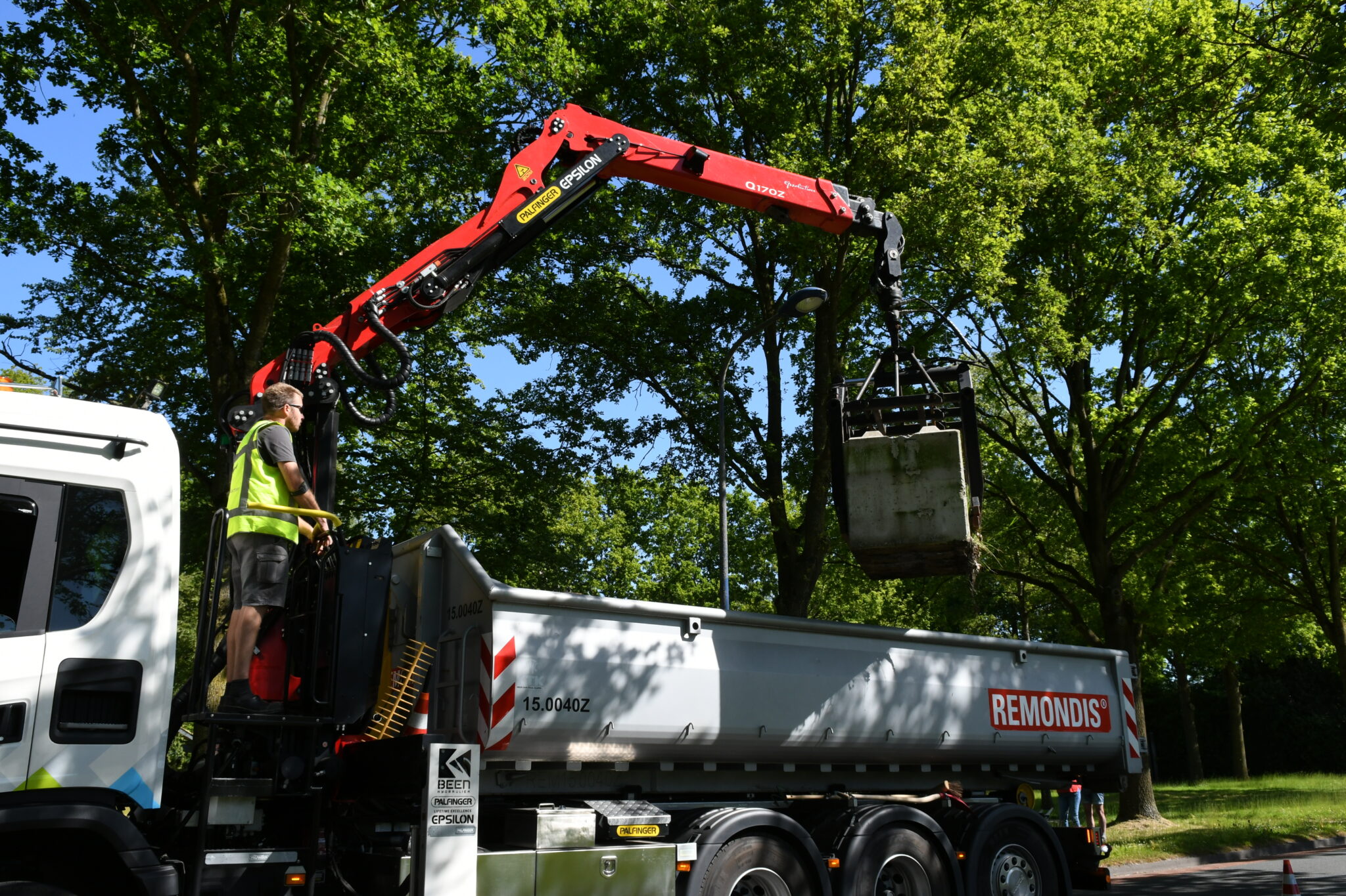 Betonblokken verwijderd in Nuis-Niebert door gem. Westerkwartier