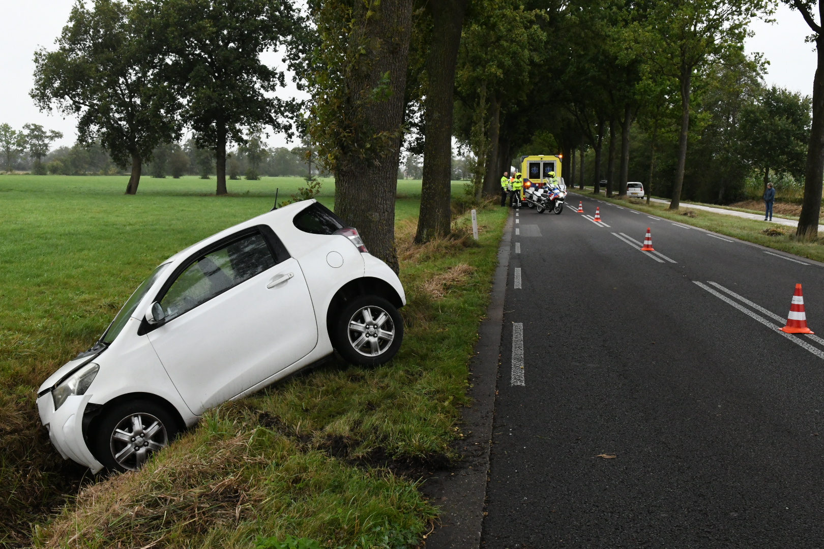 Auto in de sloot op N388 in Oldekerk