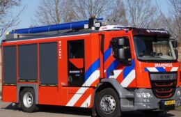 Brandweer rukt uit voor automatische melding bij kippenslachterij Storteboom in Kornhorn